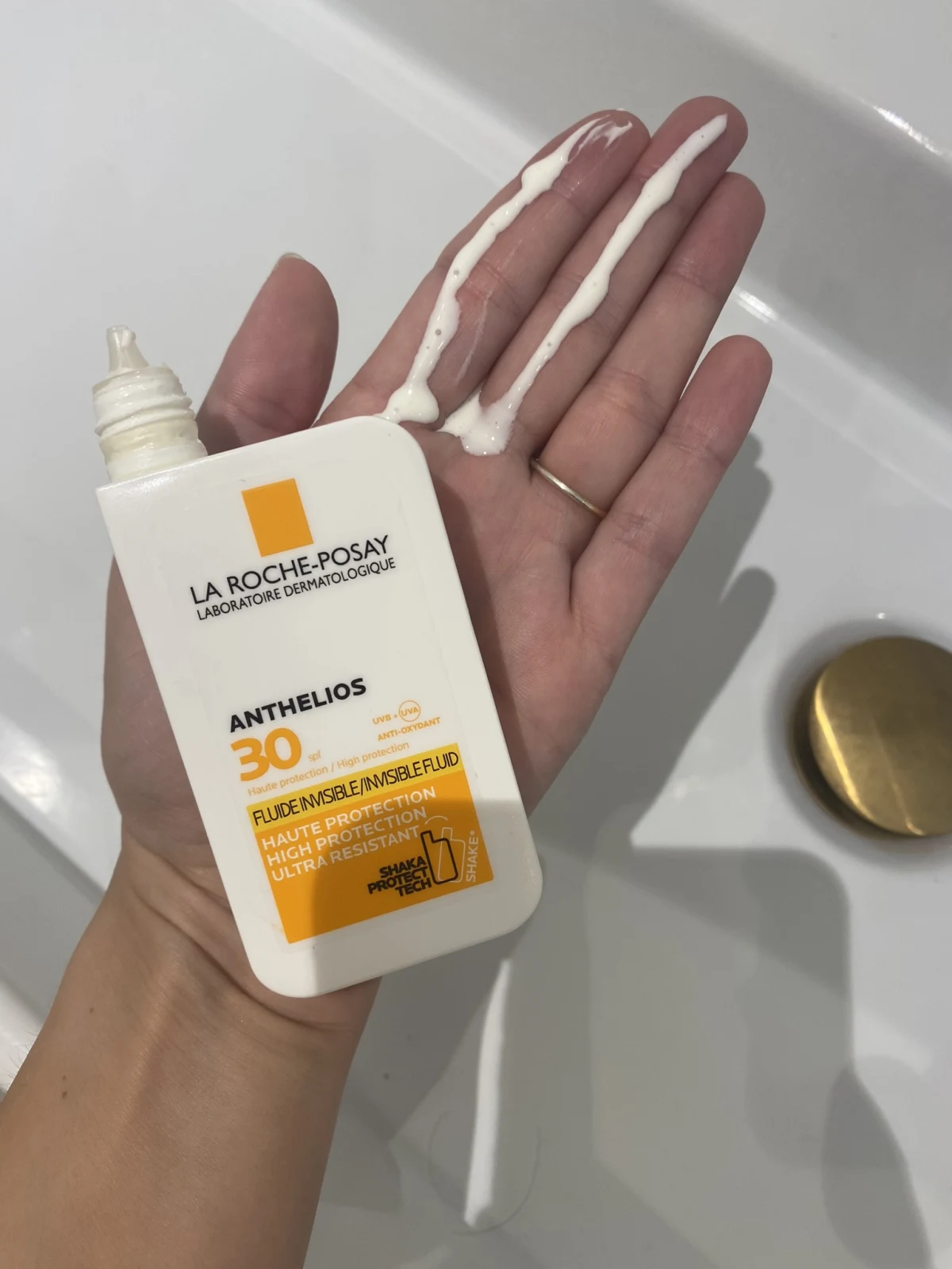 Anthelios Onzichtbare Fluide SPF30 - review image