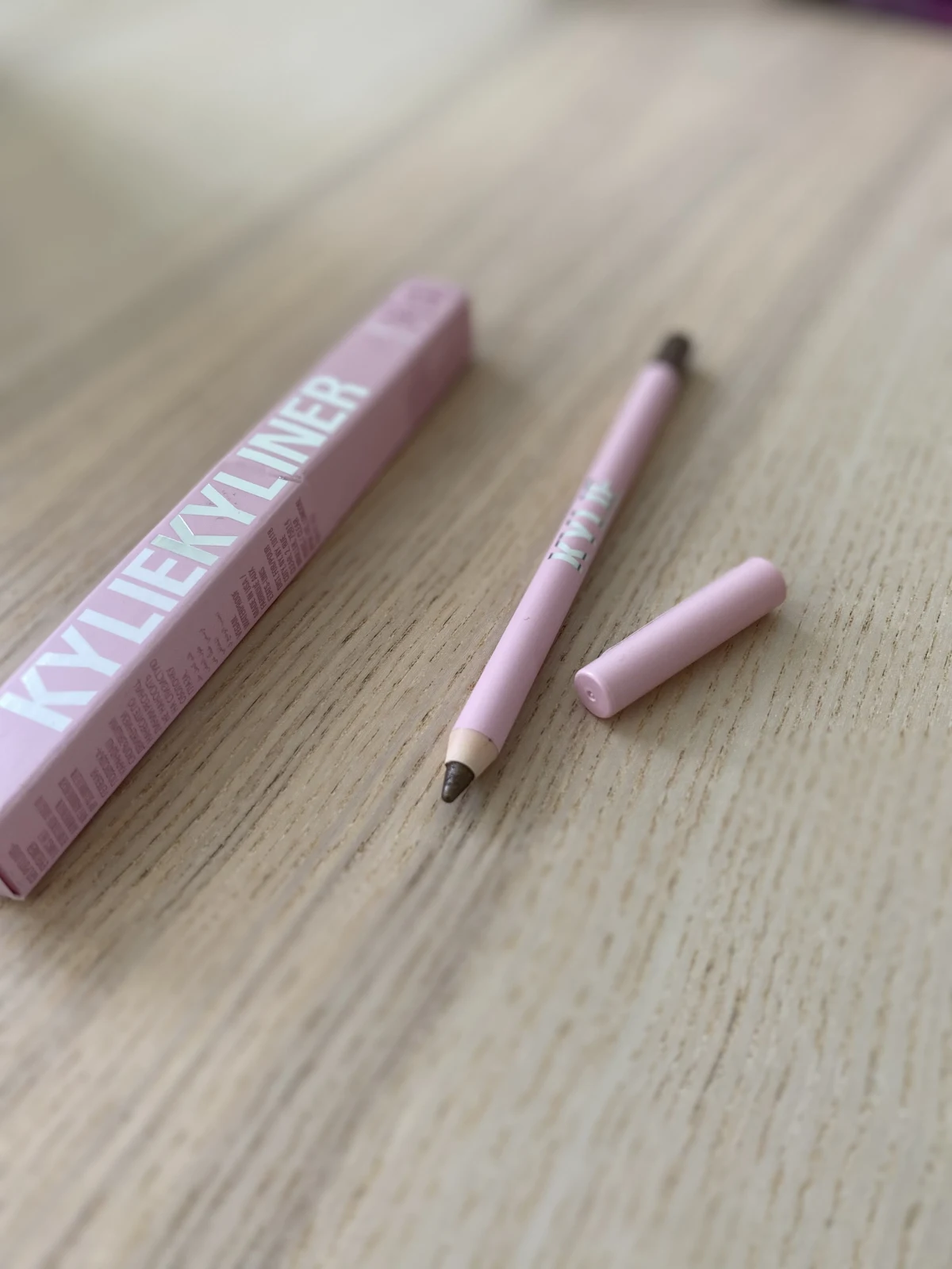 KYLIE COSMETICS Kyliner Gel Pencil - review image