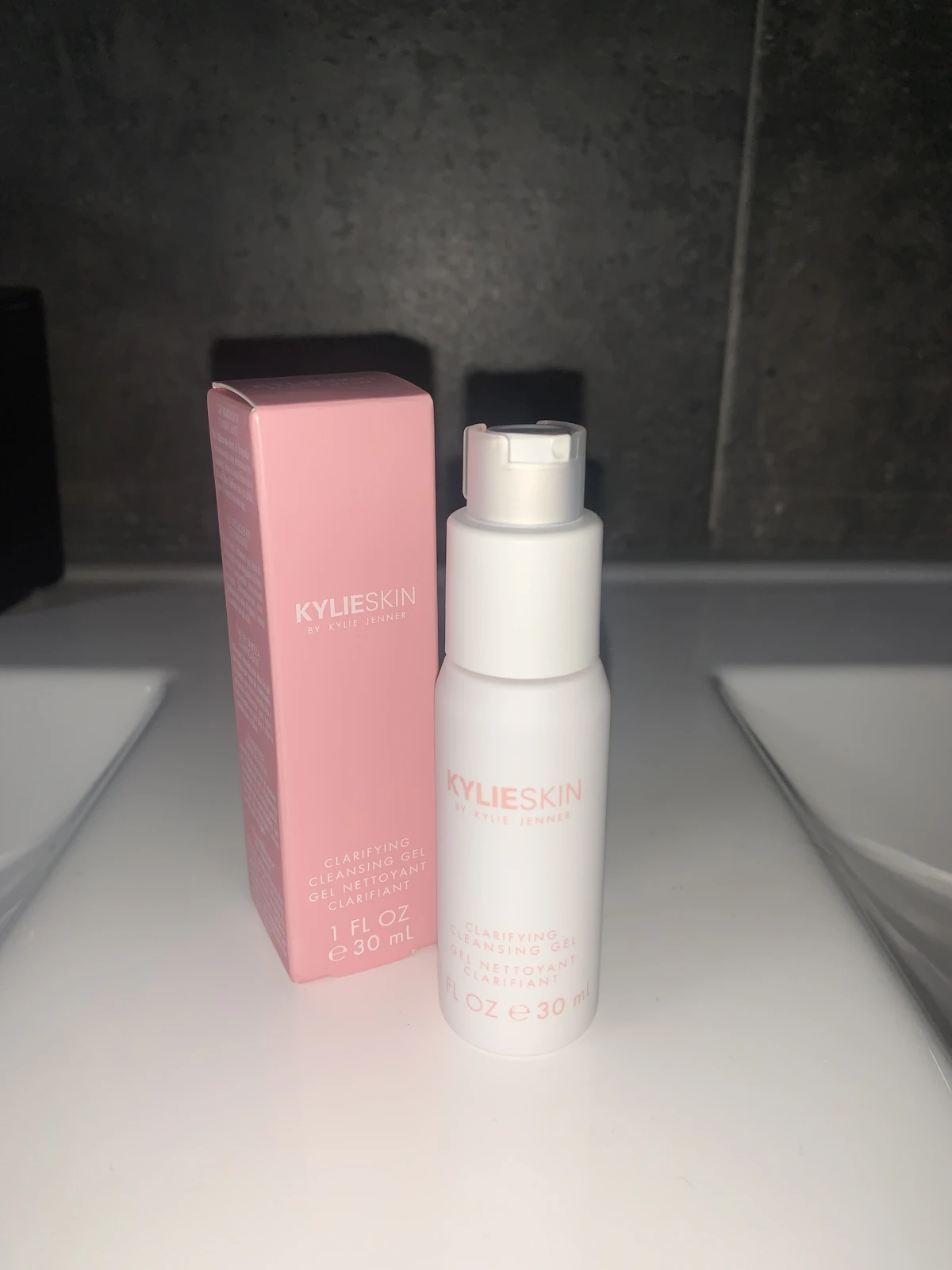 KYLIE SKIN Clarifying Cleansing Gel - review image