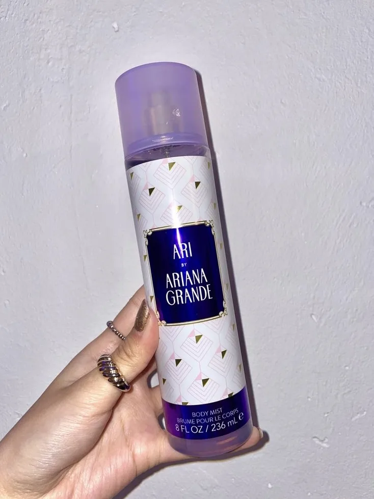 Ariana Grande Ari Body Mist Spray 236 Ml For Vrouwen - review image