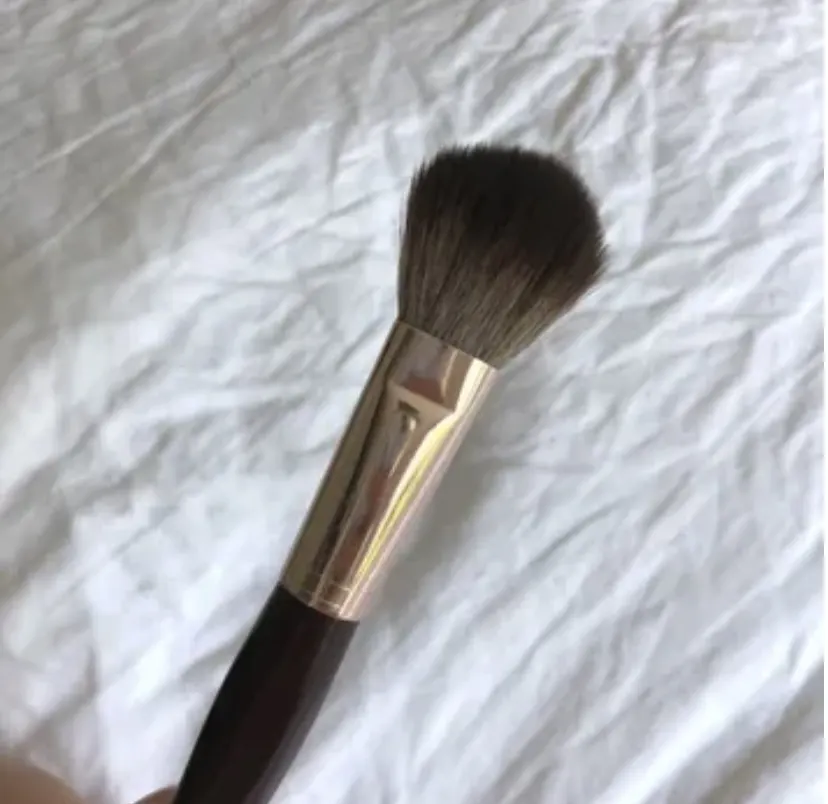 Charlotte Tilbury Complexion Brush - review image