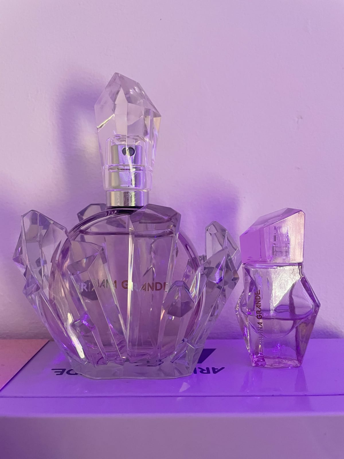 Ariana Grande R.E.M - review image