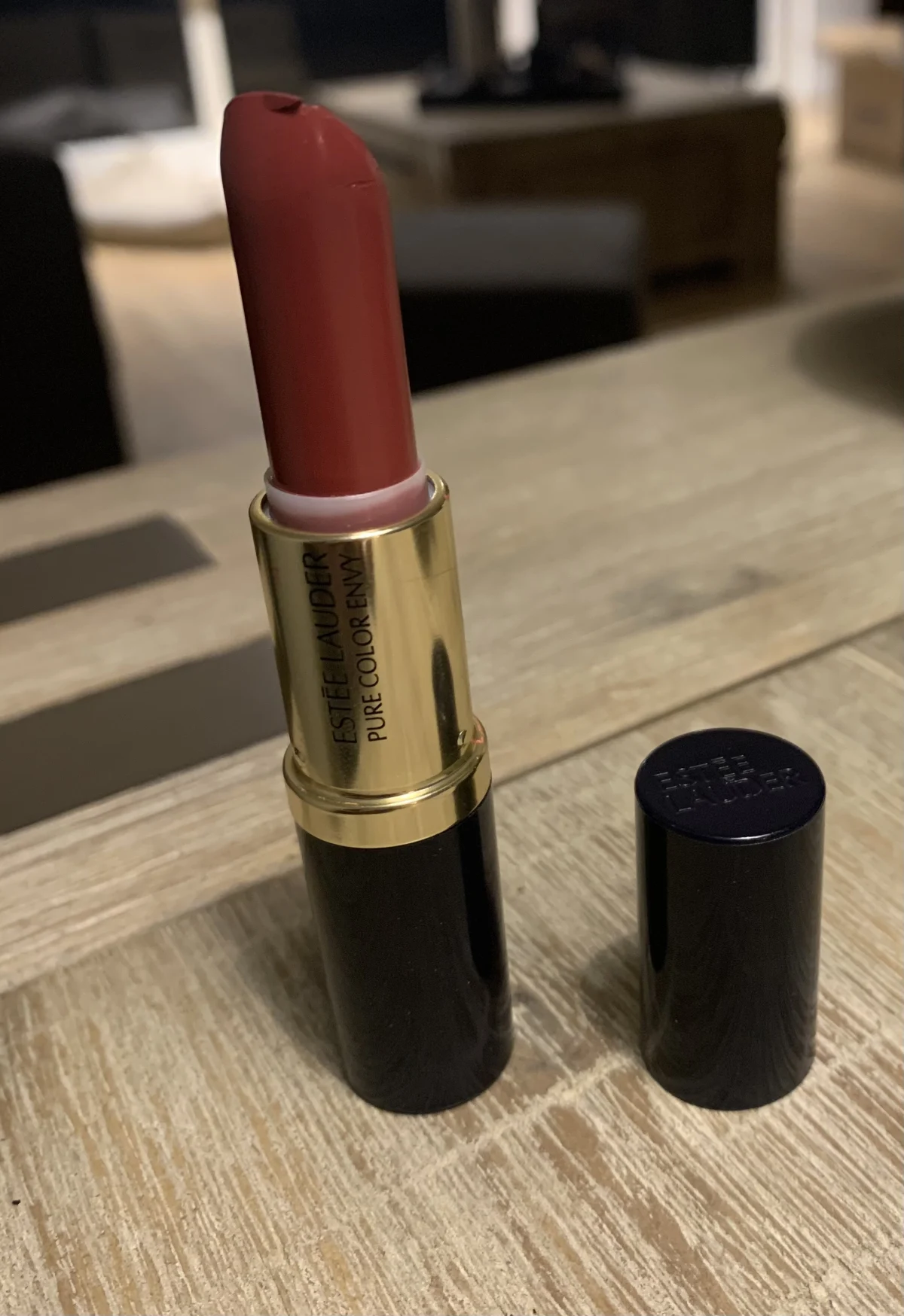 Estee Lauder Pure Color Envy Estee Lauder Pure Color Envy Lippenstift - review image