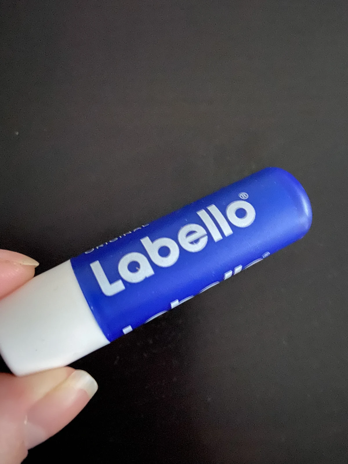 Labello - Lippenbalsem Classic - Lipverzorging - Lipbalm - Droge lippen - 24 uurs werking - Dames - Meisjes - Kunststof - blauw - review image