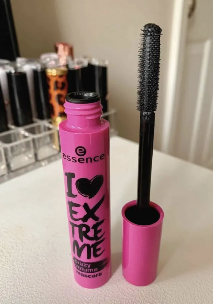 Volume Effect Mascara Essence I Love Extreme Crazy Volume 12 ml - review image