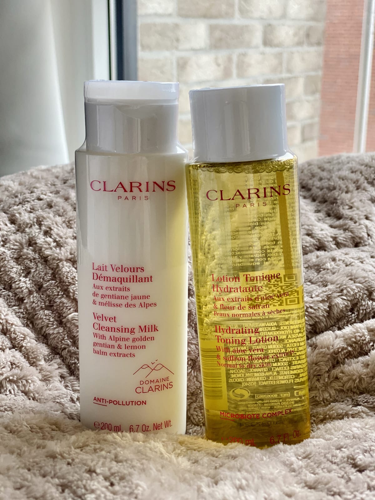 Clarins Velvet Cleansing Milk - review image