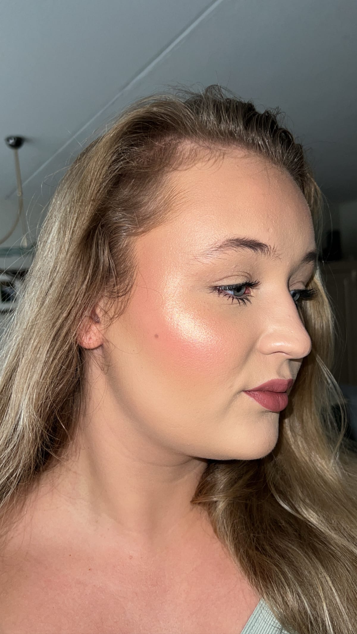 Extra Dimension Skinfinish highlighter - Whisper of Gilt - review image