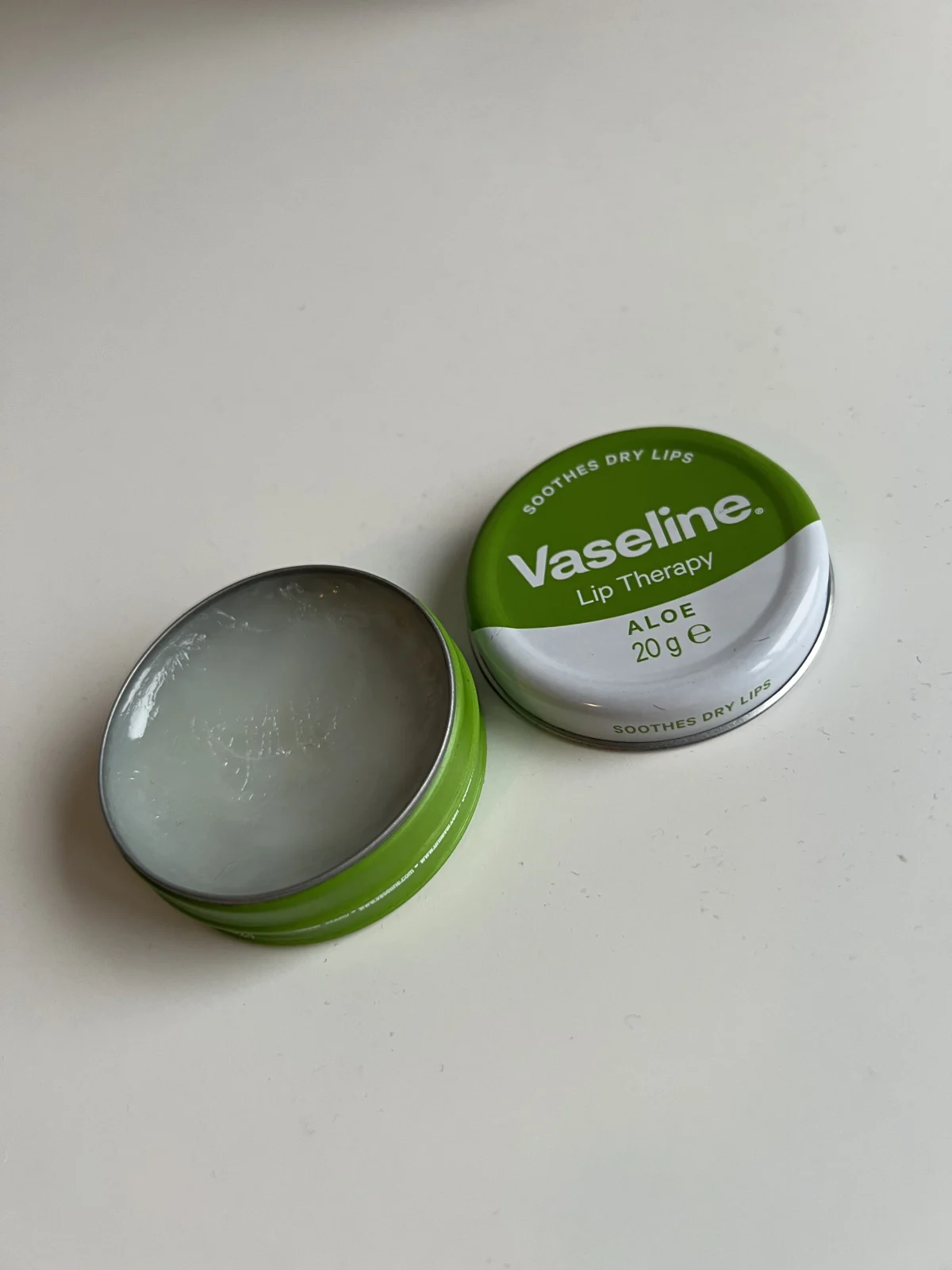 Vaseline aloe vera  - 20 gr - lip therapy - review image