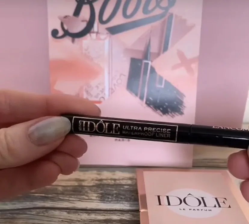 Idôle Ultra Precise Waterproof Eyeliner - 01 Glossy Black - review image