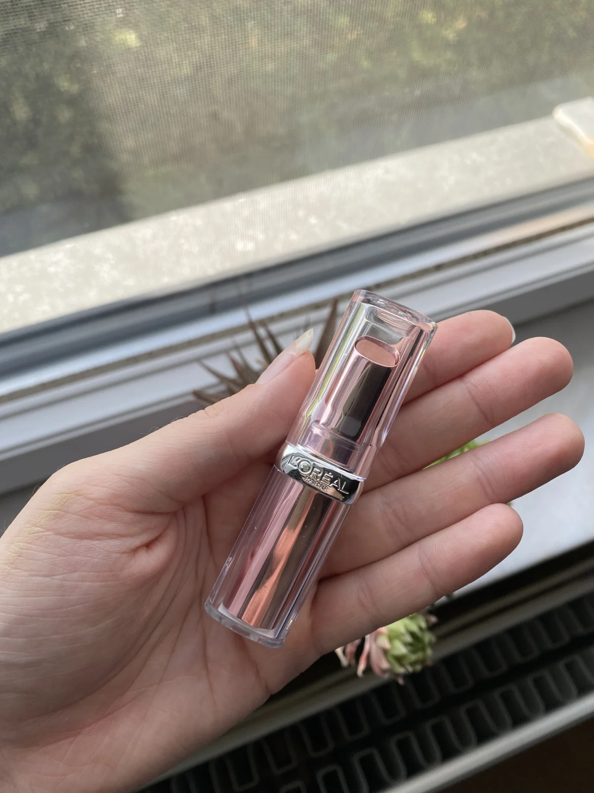 Color Riche Glow Paradise Balm In Lipstick 642 Beige Eden - review image