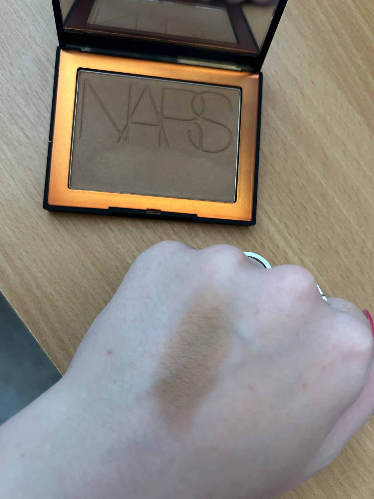 Bronzing powder - review image