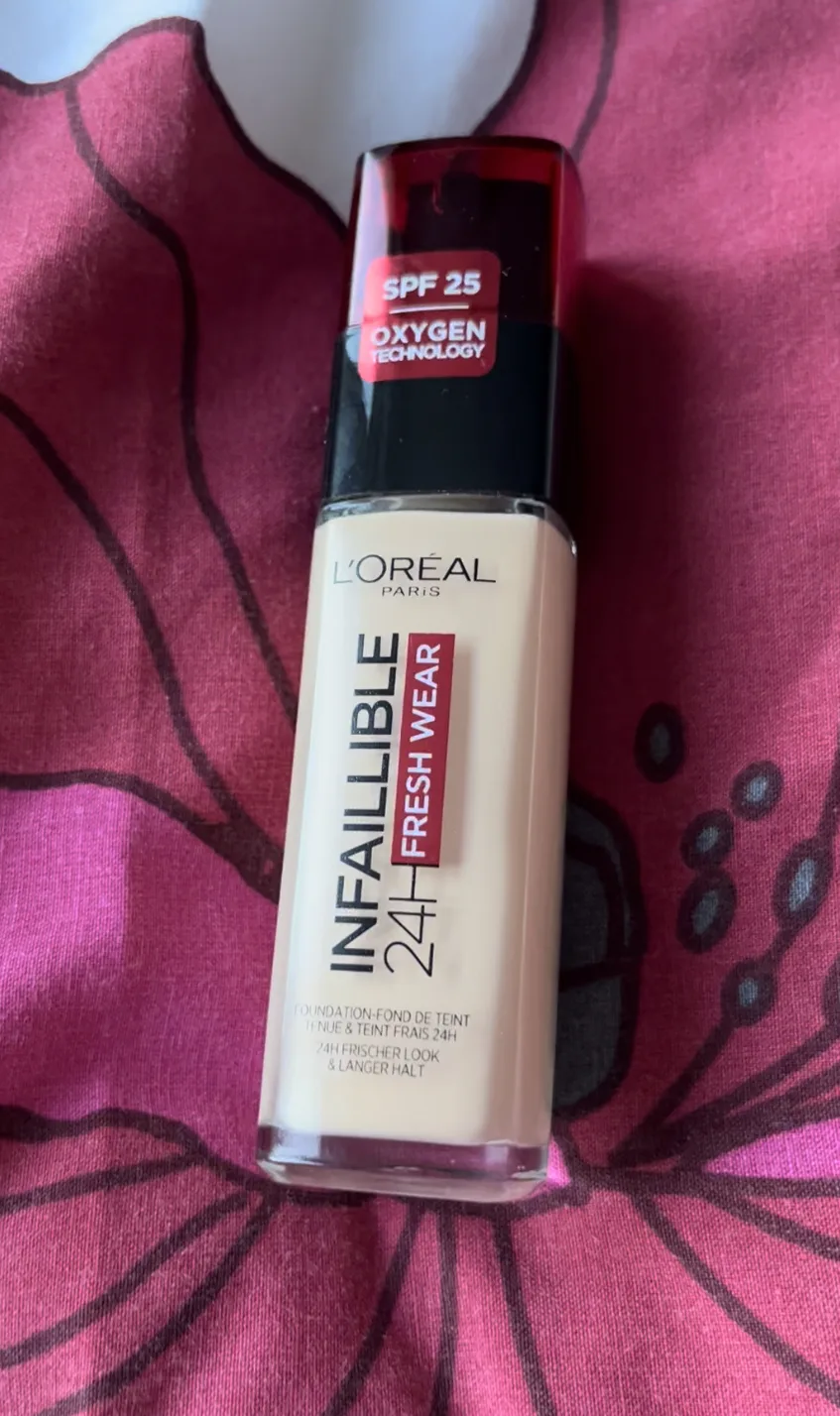 Infallible 24H Foundation 235 Honey - review image