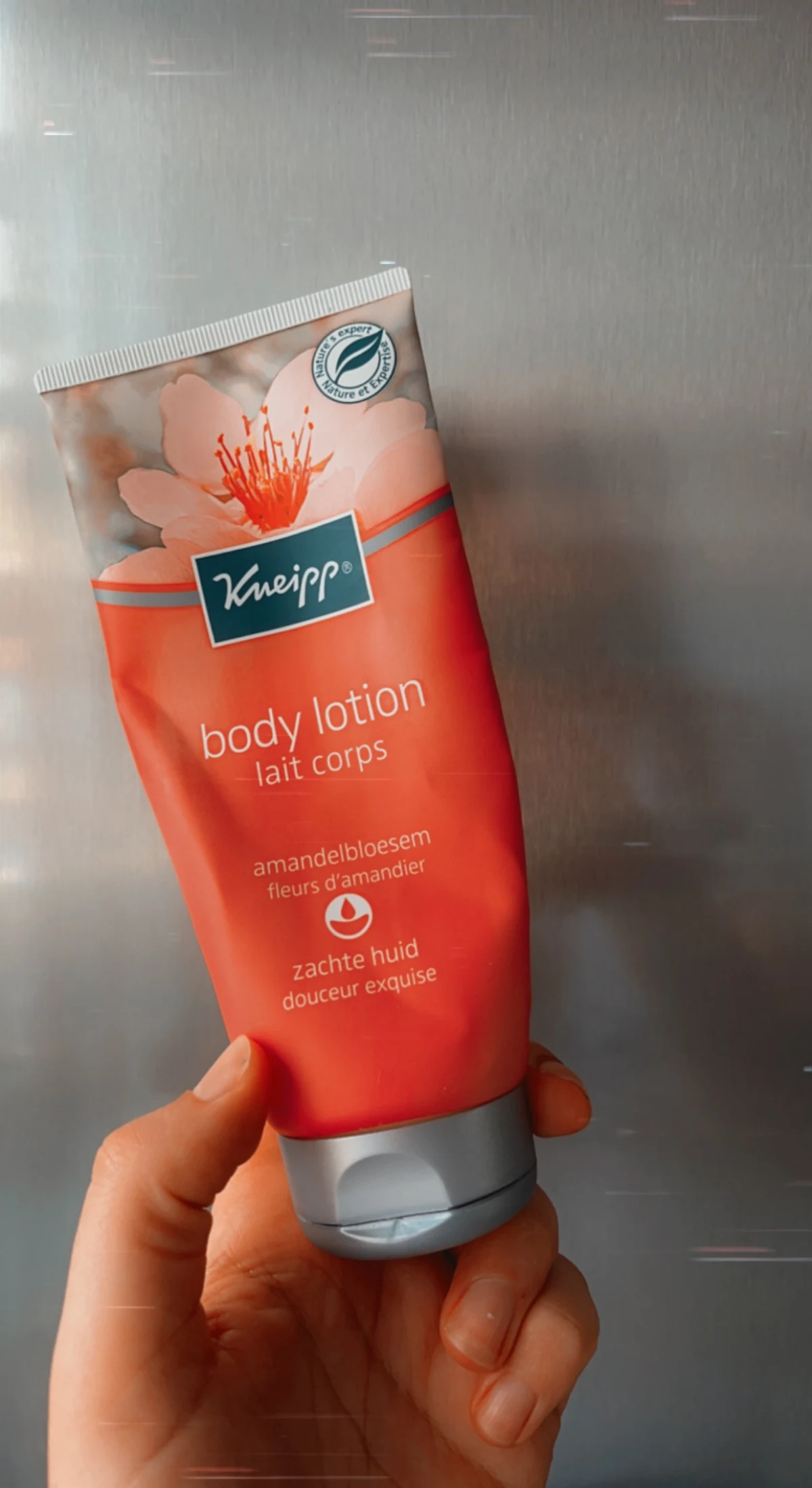 Kneipp Soft Skin - Softening body lotion - Amandelbloesem - Intensief hydraterend - Speciaal voor de gevoelige huid - Vegan - 1 st - 200 ml - review image