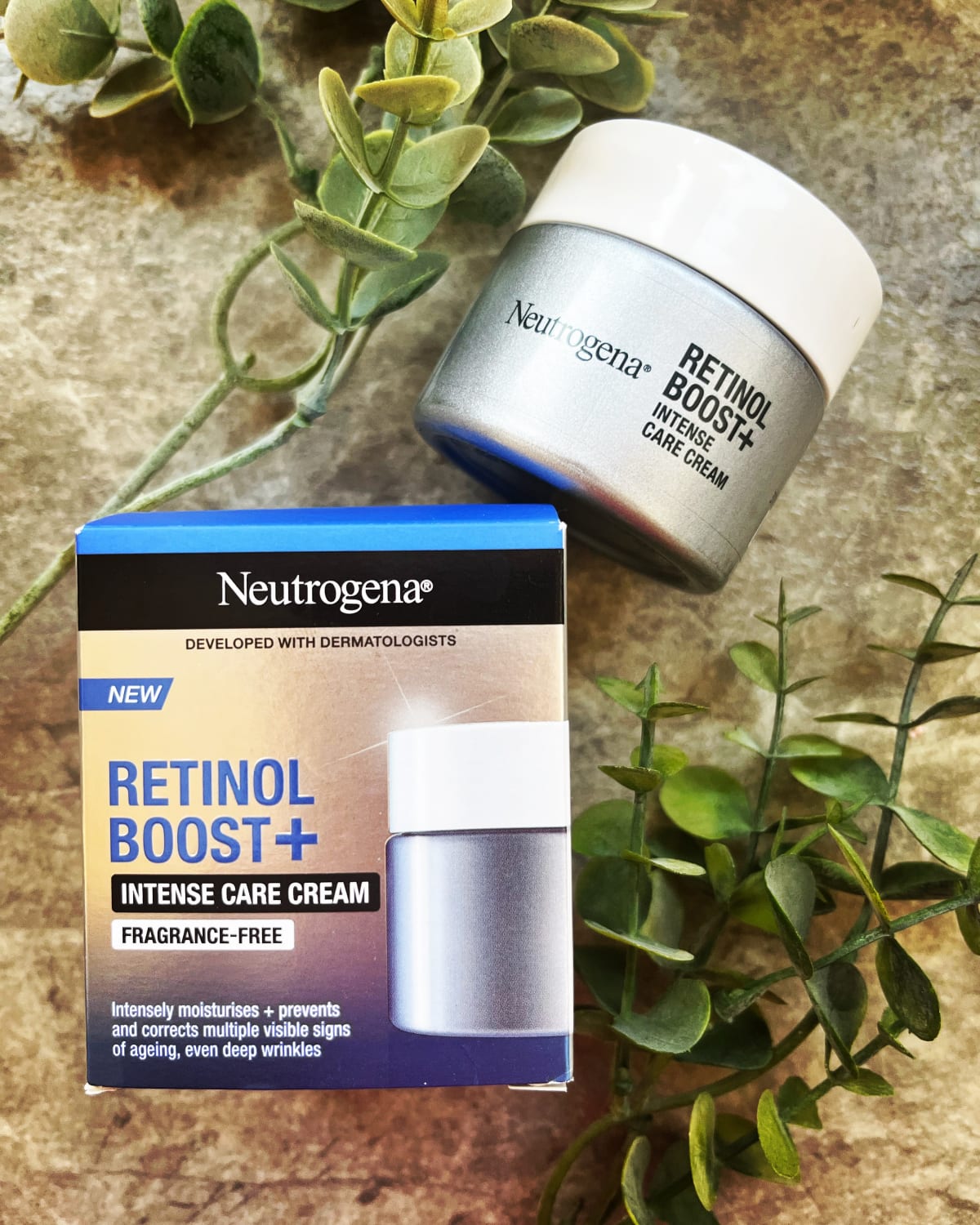 Neutrogena® Anti-Ageing Retinol Boost+, intensieve gezichtsverzorging met zuivere Retinol, parfumvrij, 50 ml - review image