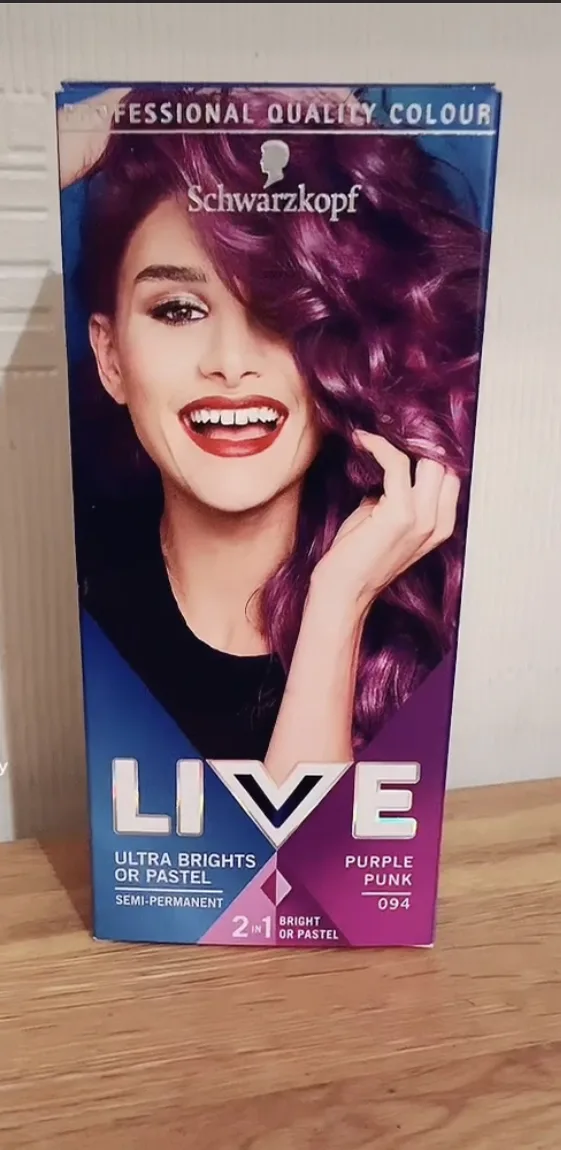 Schwarzkopf LIVE Color XXL Ultra Brights 95 Electric Blue Semi-Permanent Blue Hair Dye - review image