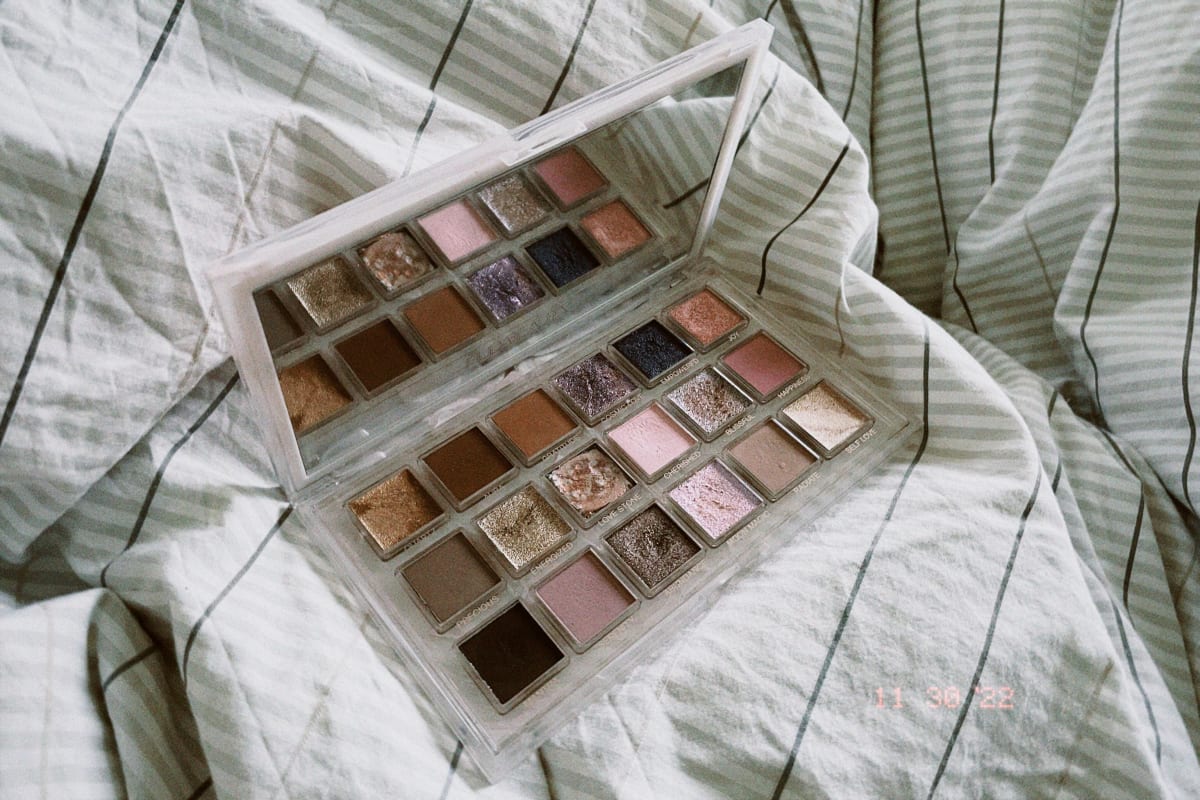 Huda Beauty Eyeshadow Palette Huda Beauty - Rose Quartz Eyeshadow Palette - review image