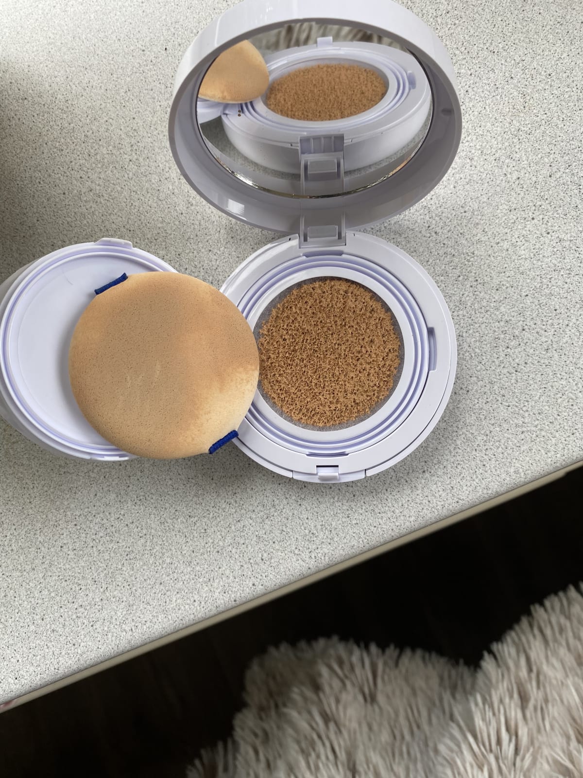 NIVEA Hyaluronzuur Cellular Filler 3in1 Care Cushion Light - Foundation - SPF 15 - Met hyaluronzuur en collageen - Gezichtsverzorging - 15 gr. - review image