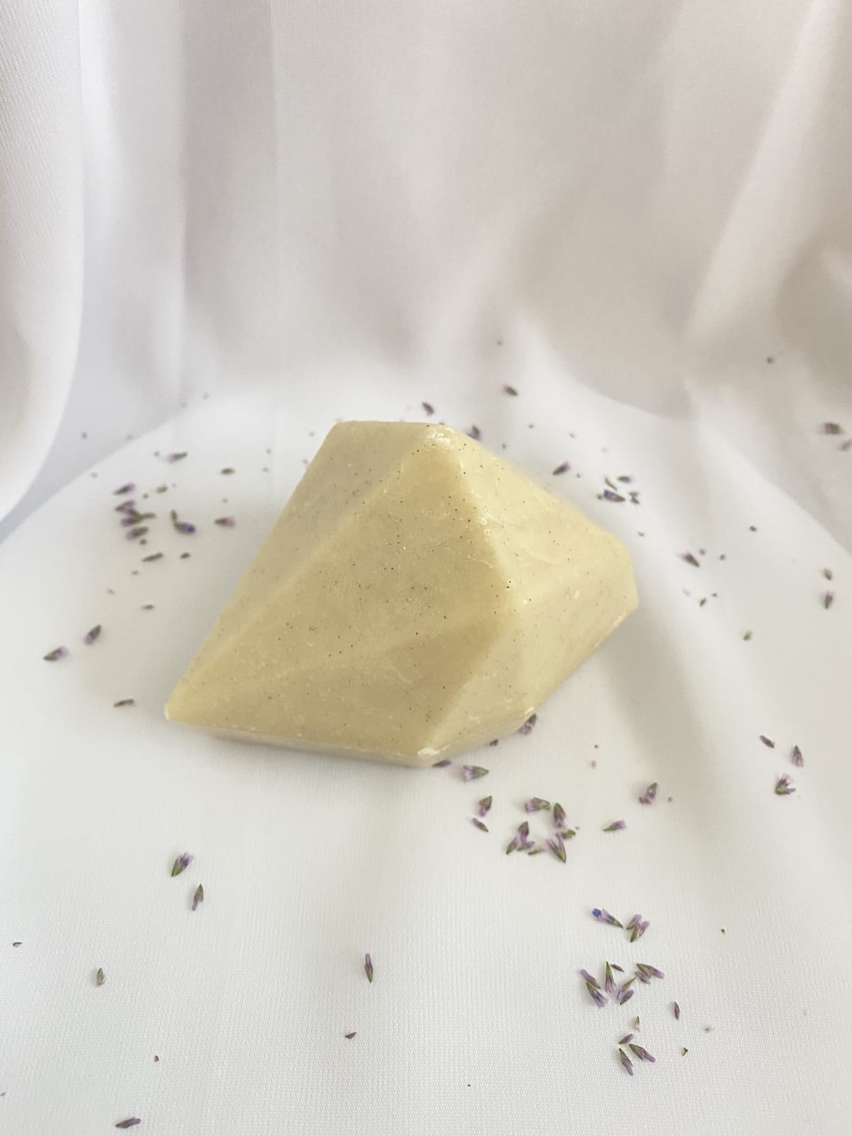 ANAS Crystal Soap - 125 GRAM - Zeep - Kristal - Edelsteen - Bergkristal - Vegan - Holistische Zeep - Werkt kalmerend - review image