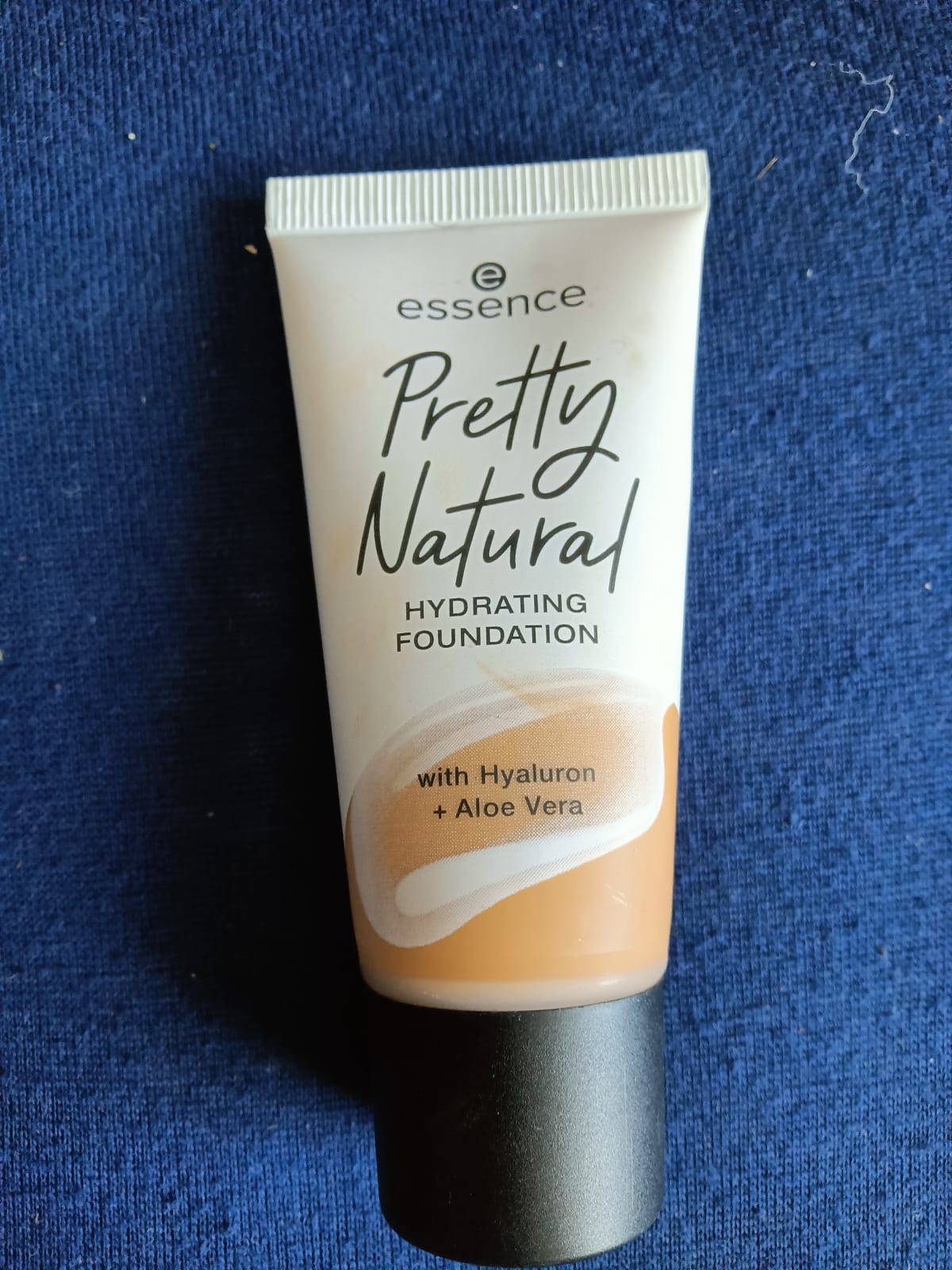 Essence - Pretty Natural Hydrating Foundation 24H Long Lasting Moisturizing Face Primer 050 Neutral Champagne 30Ml - review image