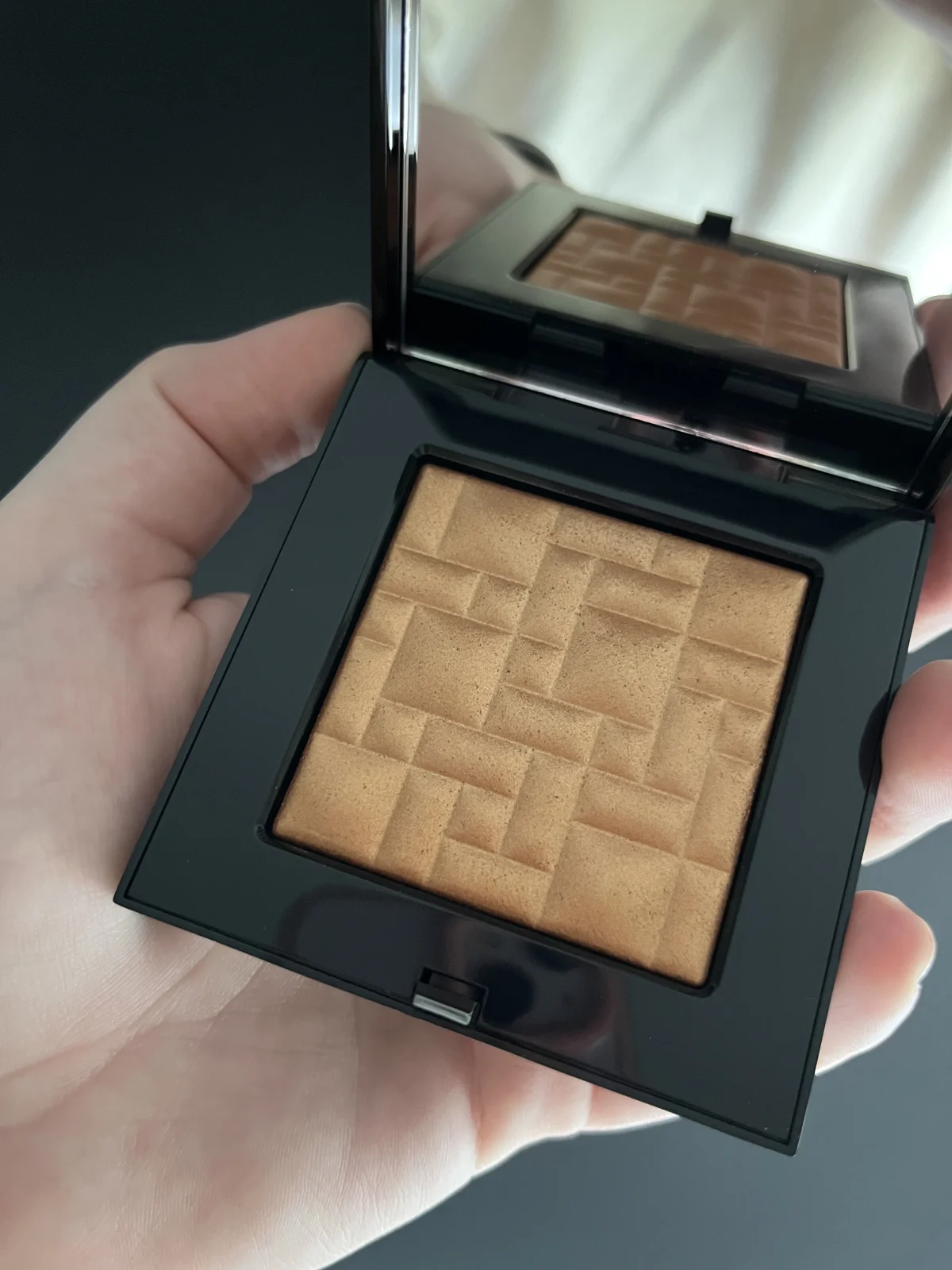 Bobbi Brown Highlighting Powder - review image