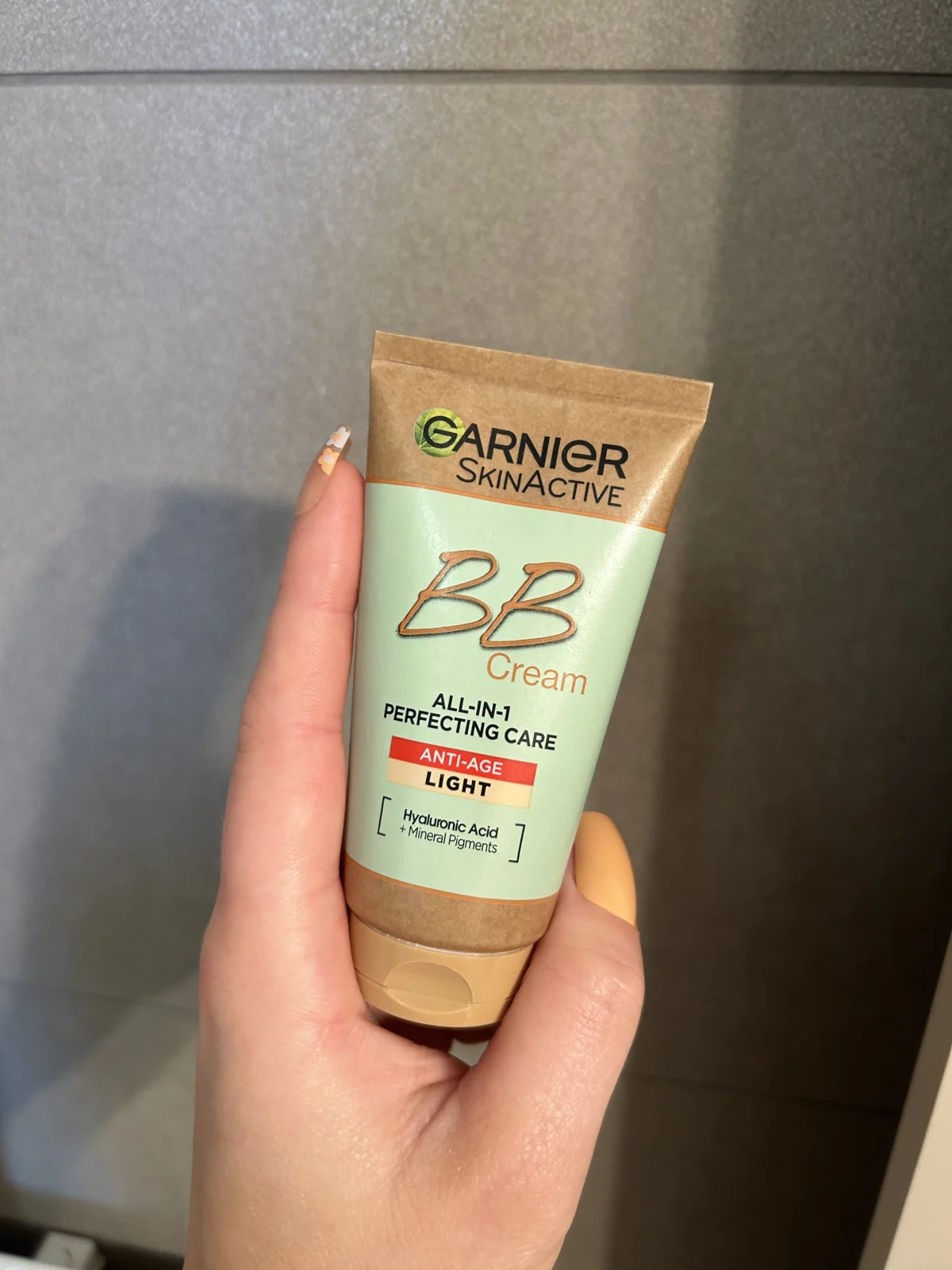 Hydraterende Crème met Kleur Garnier Skinactive Bb Cream Combinatiehuid Vette huid Medium 50 ml Spf 25 - review image