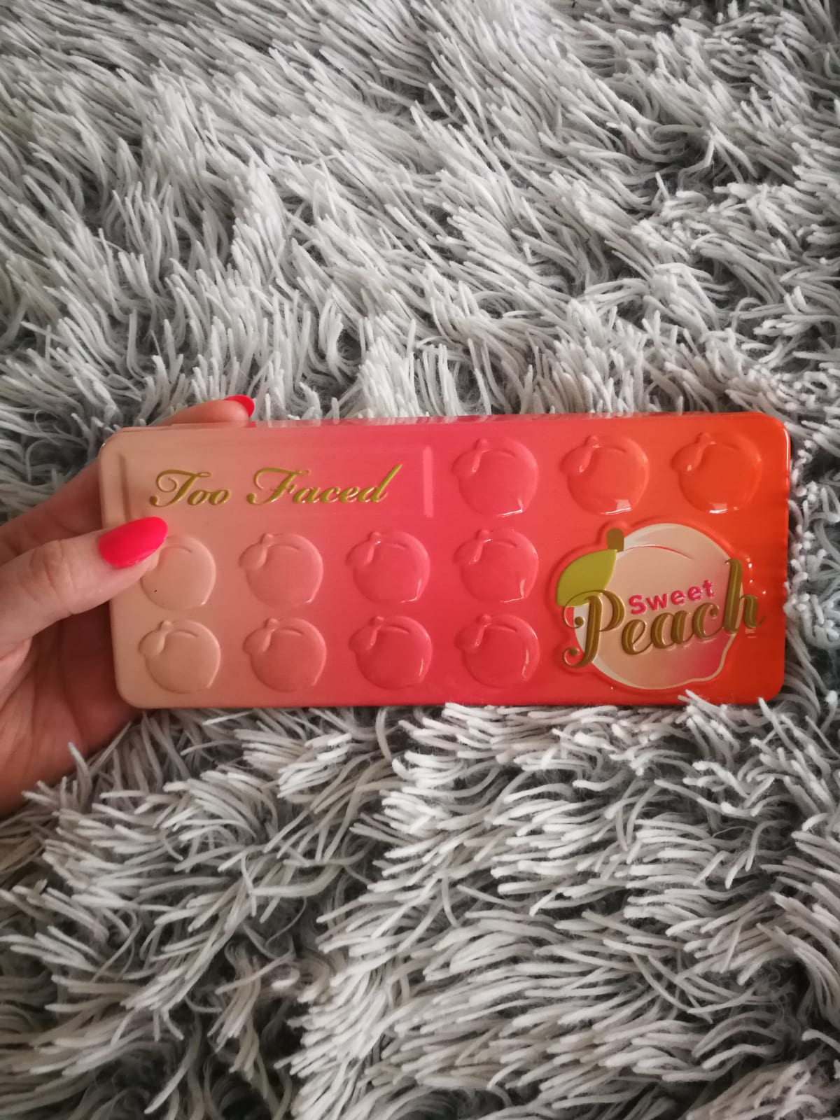 Sweet Peach eyeshadow palette - review image