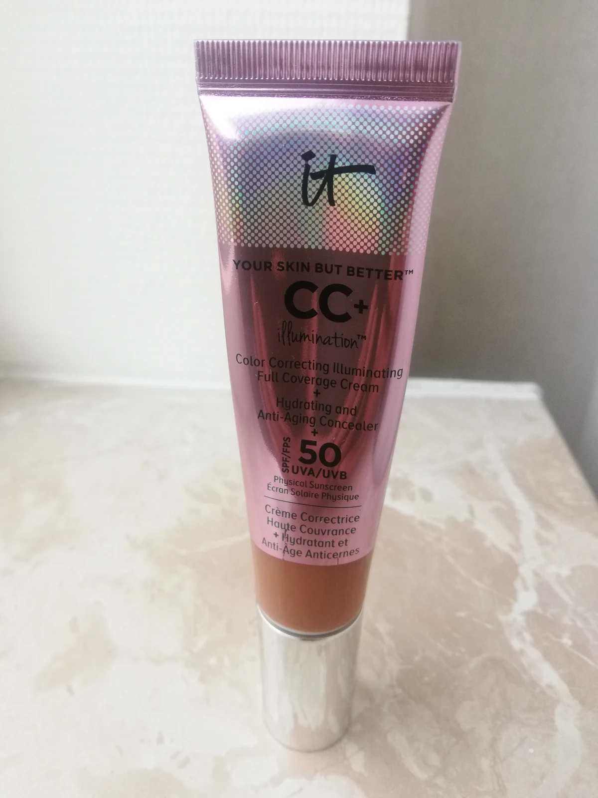 It Cosmetics Cc Cream Illumination Spf 50 It Cosmetics - YOUR SKIN BUT BETTER Tegen Roodheden - review image