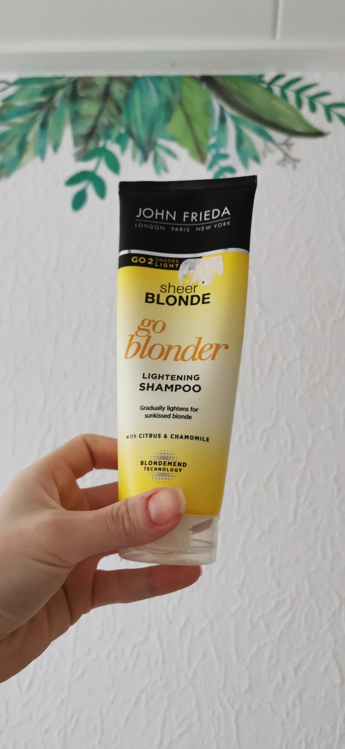 John FriedaSheer Blonde Go Blonder Lightening Shampoo - 250 ml - review image