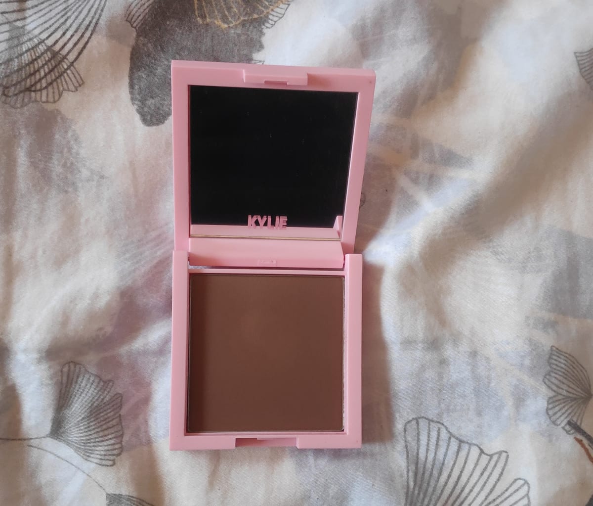 KYLIE COSMETICS Pressed Bronzing Powder - review image