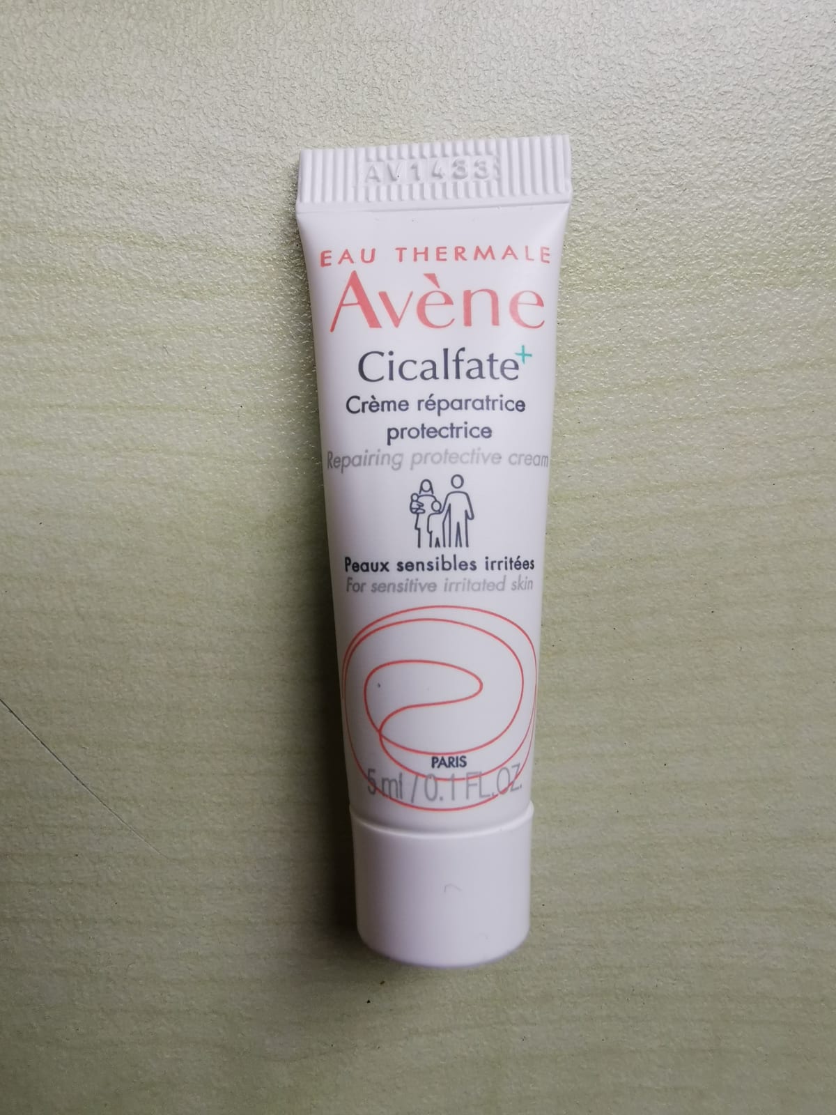 Avène - Restorative Barier Cream for Dry and Crushed Skin by Cicalfate ( Repair ing Barier Cream) 100 ml - 100ml - review image