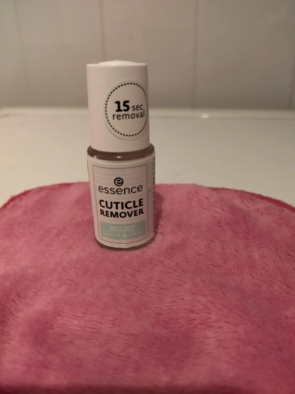 Essence - Cuticle Remover Eraser Quick & Easy Slide To Remove Scorek 8Ml - review image