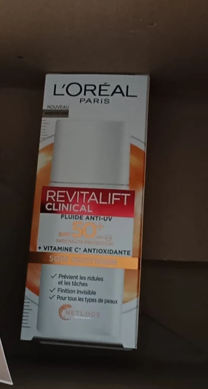 L’Oréal Paris Revitalift Clinical Anti-UV Fluid SPF 50 met Vitamine C* - 50ml - review image