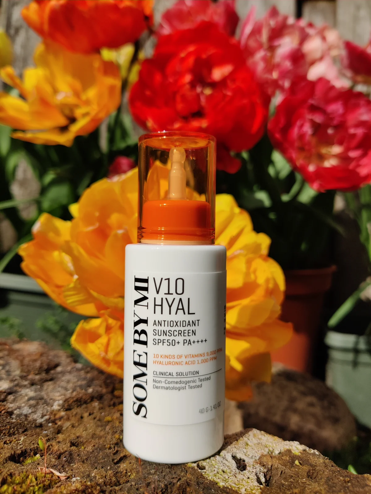 V10 Hyal Antioxidant Sunscreen - review image