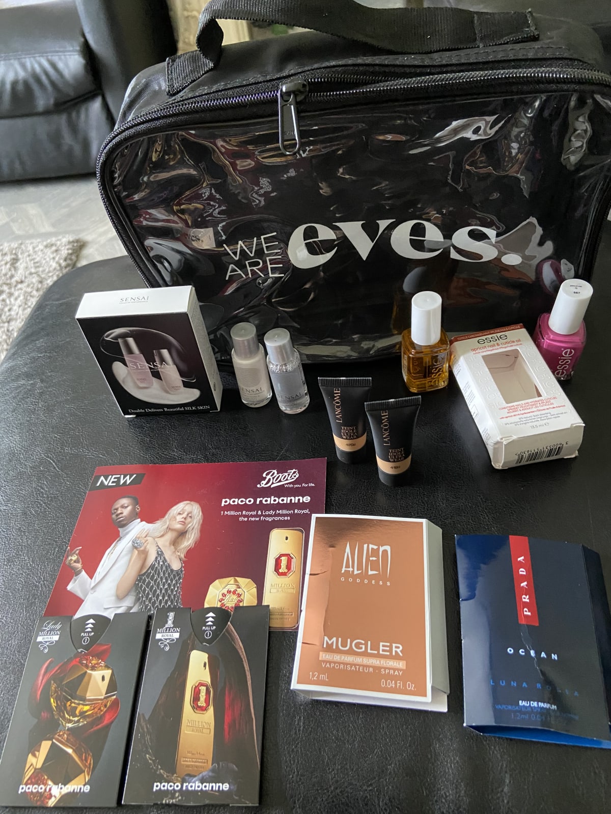 We Are Eves Beauty Bag - review image