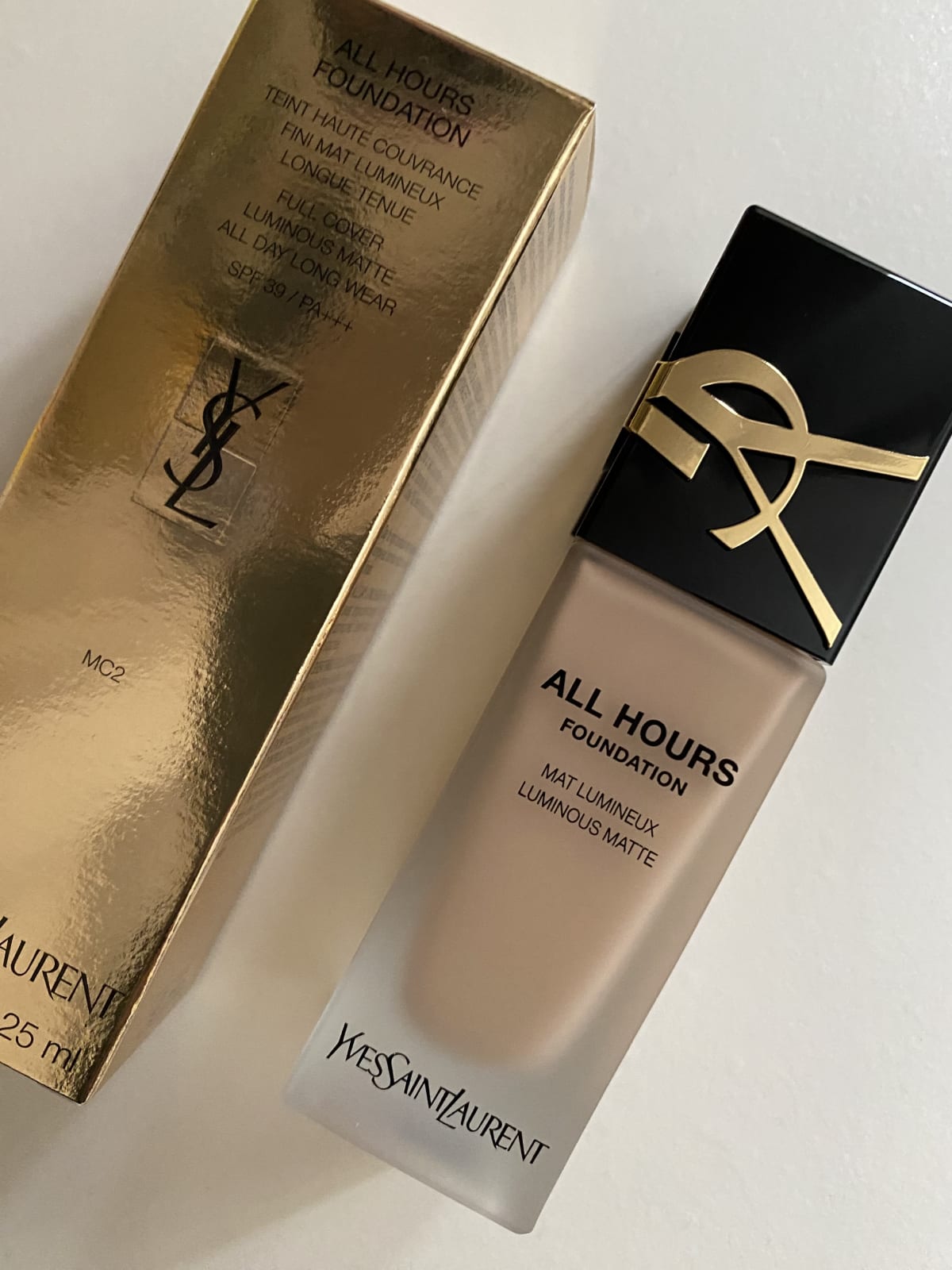 Yves Saint Laurent All Hours All Hours Foundation - review image