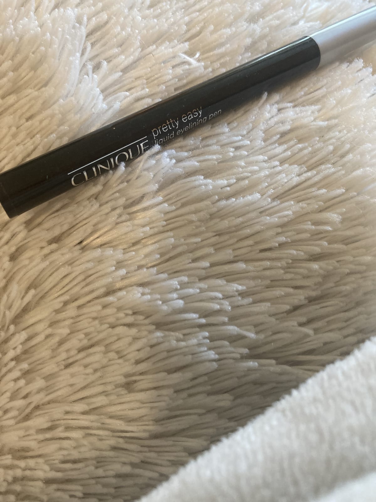 Pretty Easy Liquid Eyelining Pen - vloeibare eyeliner - review image