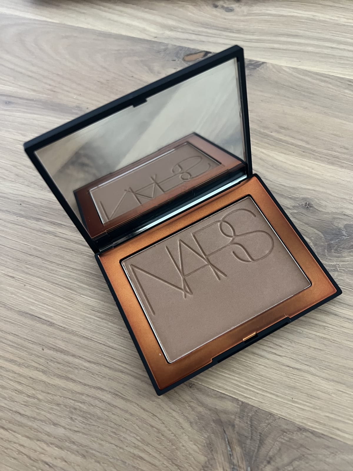 Bronzing powder - review image