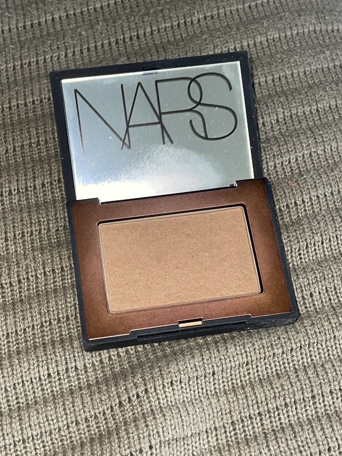 Bronzing powder - review image