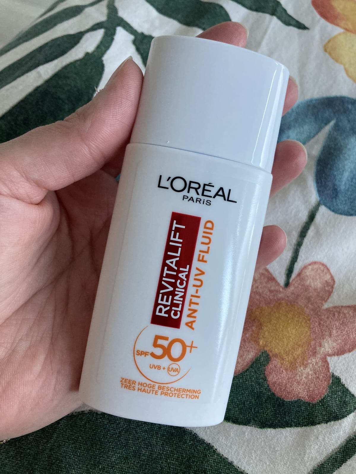 L’Oréal Paris Revitalift Clinical Anti-UV Fluid SPF 50 met Vitamine C* - 50ml - review image