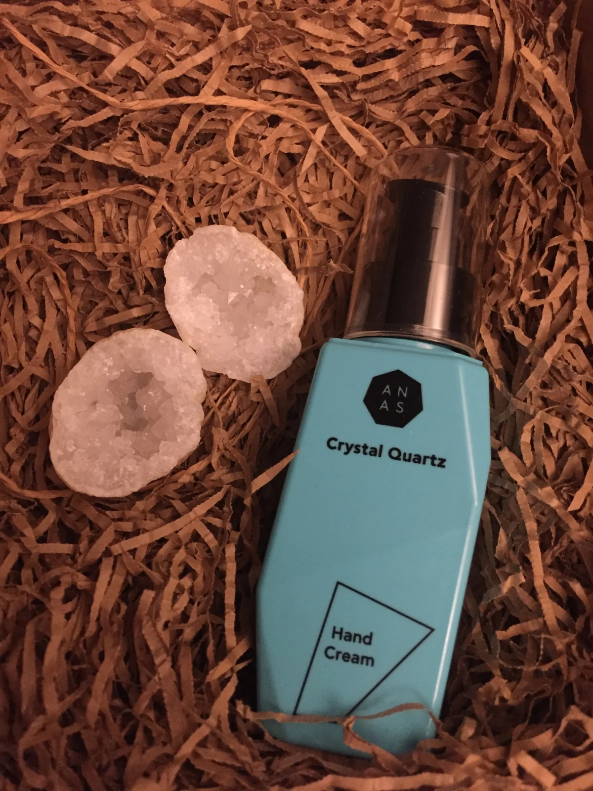 ANAS Hand Crème - 100 ML - Voor droge handen - Trekt snel in en verzacht - Vegan - Edelsteen - Holistische Hand Crème - Hand Cream - Werkt kalmerend - review image