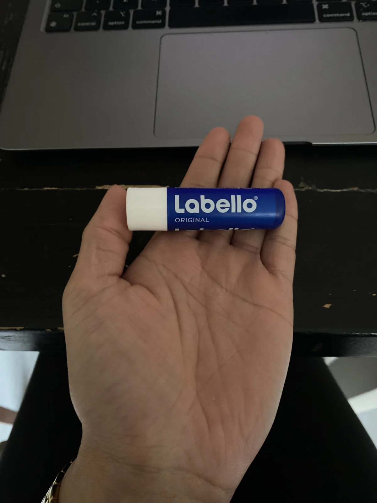 Labello - Lippenbalsem Classic - Lipverzorging - Lipbalm - Droge lippen - 24 uurs werking - Dames - Meisjes - Kunststof - blauw - review image