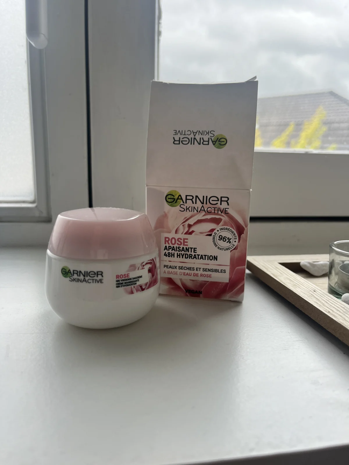 Garnier SkinActive Botanische Dagcrème Rozenwater - 50 ml - Droge en Gevoelige Huid - review image