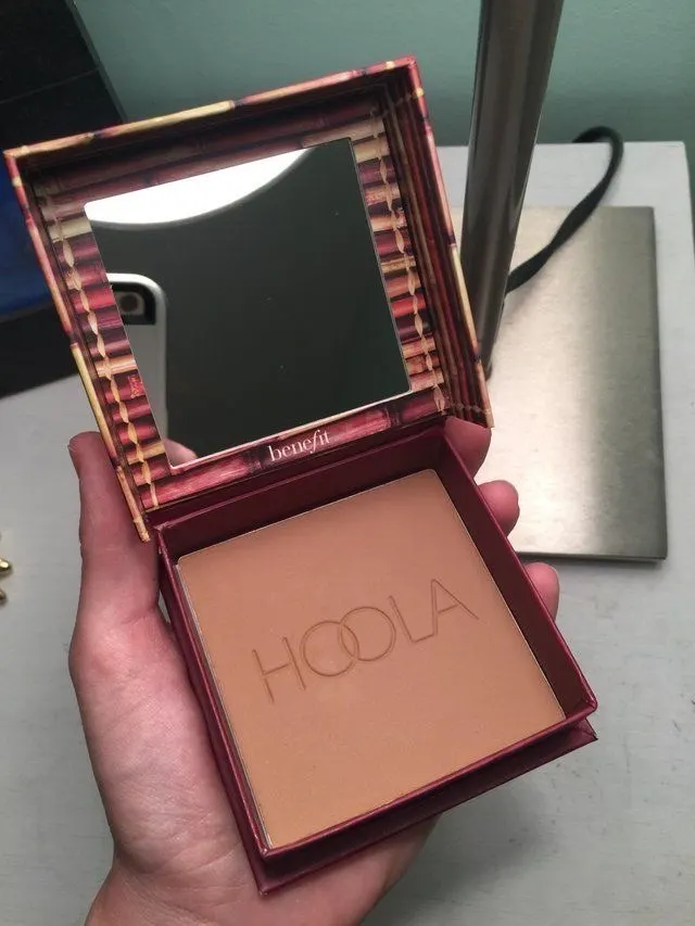 Benefit Hoola - review image