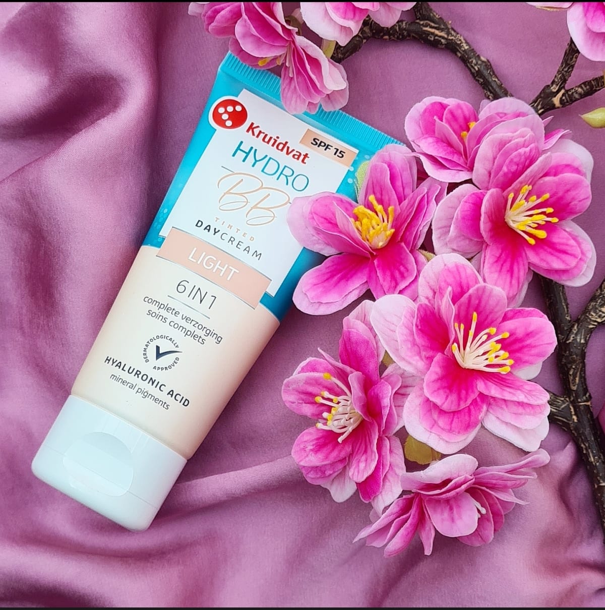 Hydro Licht Gekleurde Dagcreme BB Cream - review image