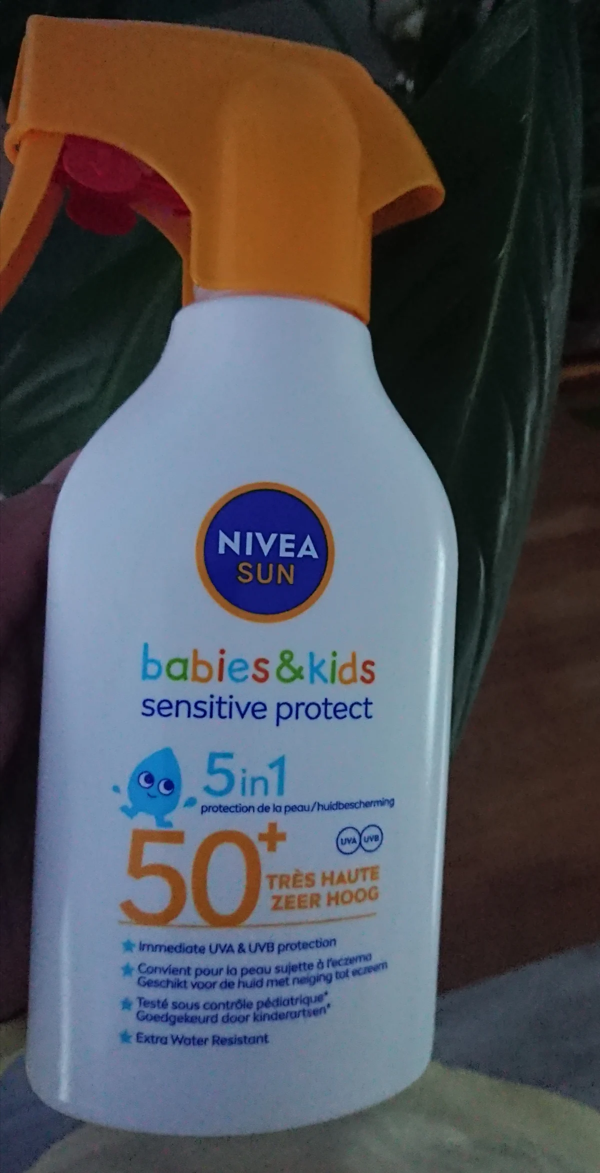 NIVEA SUN Babies & Kids Sentitive UV-Zonnebrand Spray - Baby en Kind - SPF50 - Zonnespray - 200ml - review image