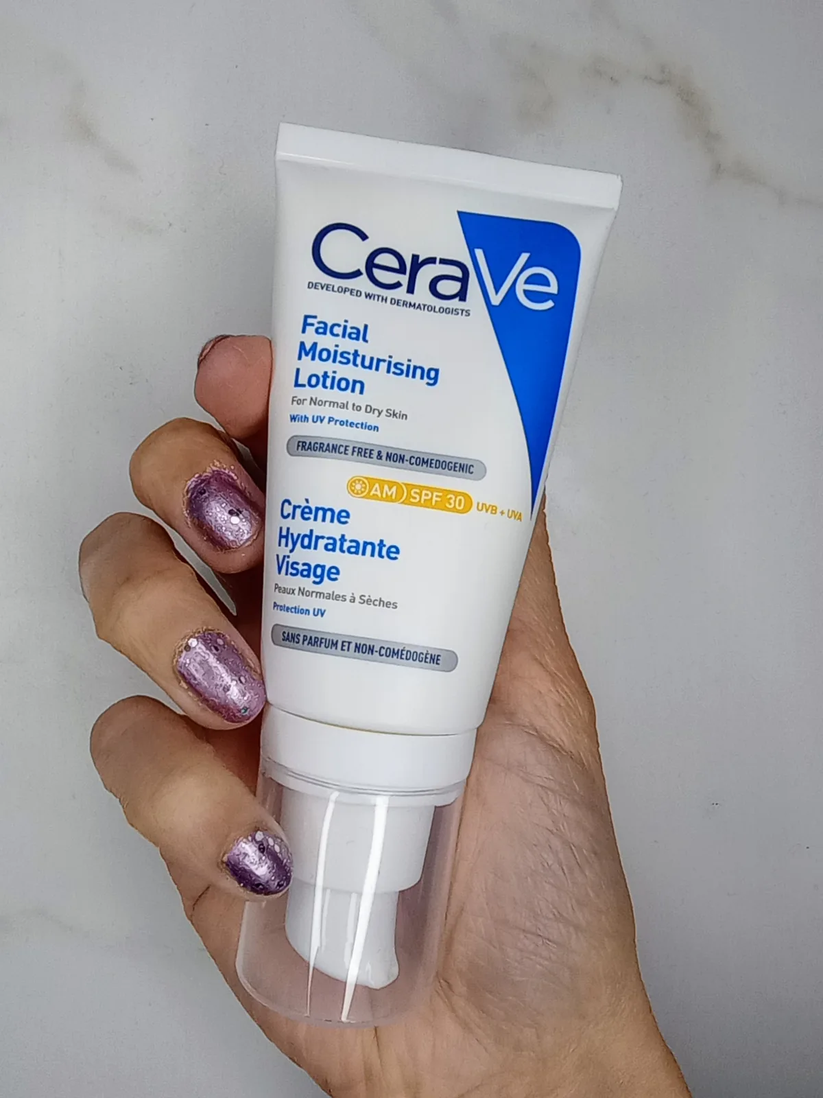 Vochtinbrengende Gezichtslotion CeraVe Spf 30 52 ml - review image