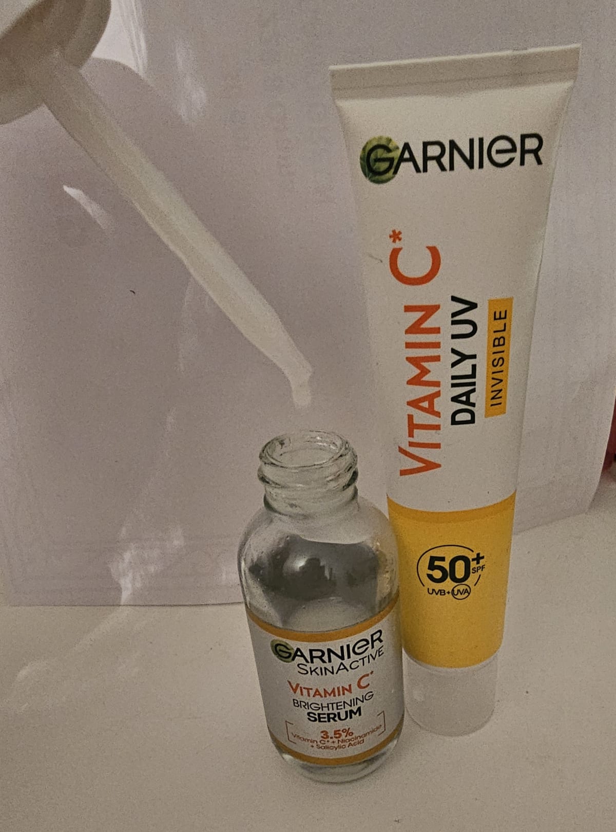 Garnier SkinActive Vitamine C* Anti-Pigmentvlekken Serum - Niacinamide en Salicylzuur - 30ml - review image