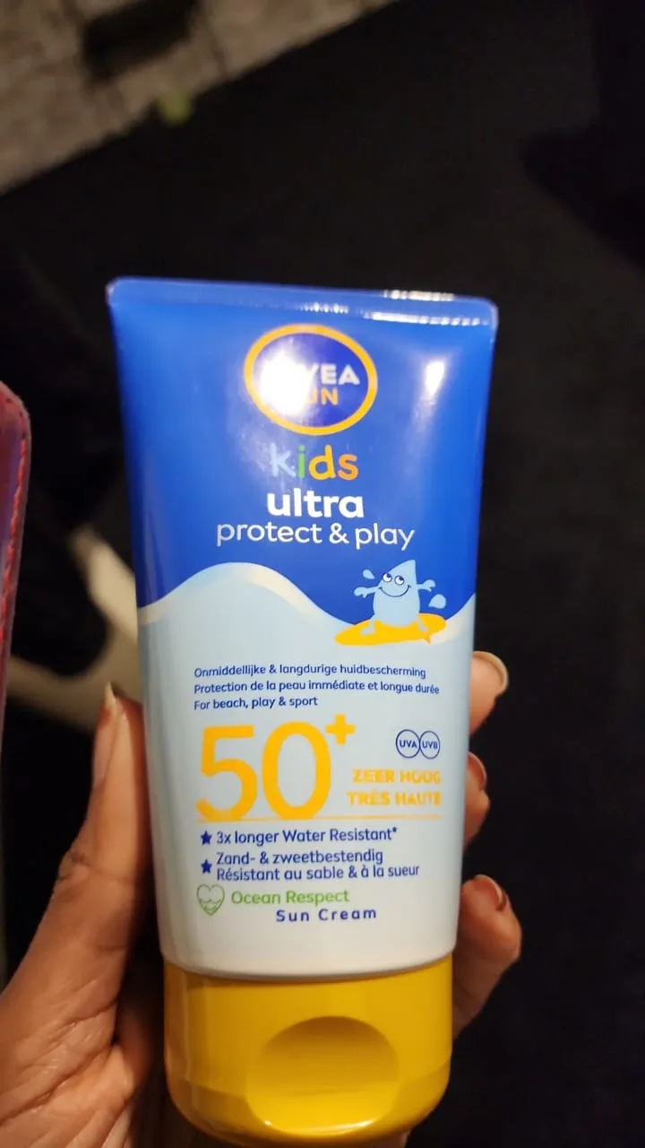 NIVEA SUN Kids Ultra Protect & Play Zonnebrand Lotion - SPF 50+ - Zeer waterproof en zandbestendig - Met dexpanthenol - 150 ml - review image