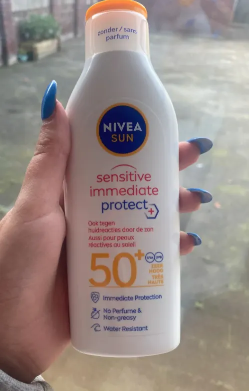 NIVEA SUN Sensitive Immediate Protect Zonnebrand Melk - Gevoelige huid - SPF 50+ - Met aloë vera en antioxidanten - Voorkomt huidreacties - 200 ml - review image