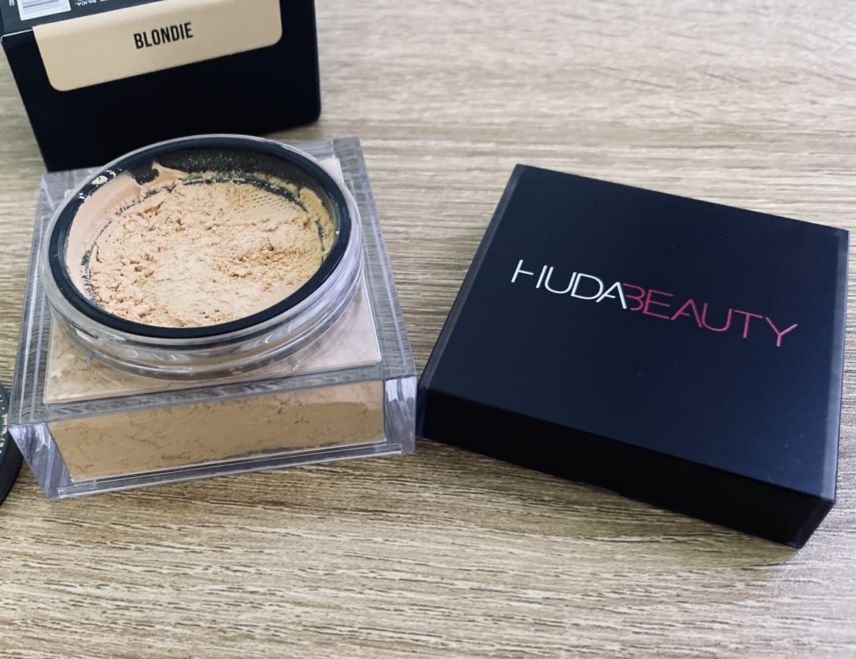 Huda Beauty Loose Powder Huda Beauty - BABY BAKE Poeder Kunafa - review image